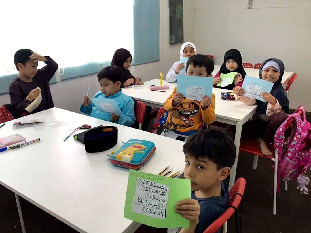 Murid SRA Al-Wardah di dalam kelas
