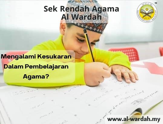Murid menulis dengan tekun